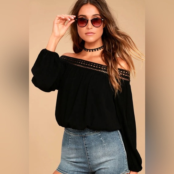 Lulu’s Festival Day Black Lace Off-the-Shoulder Long Sleeved Crop Top Size M - Picture 2 of 10